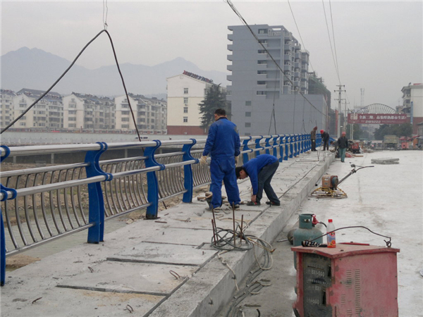 鞍山不锈钢复合管护栏常见问题及解决方案